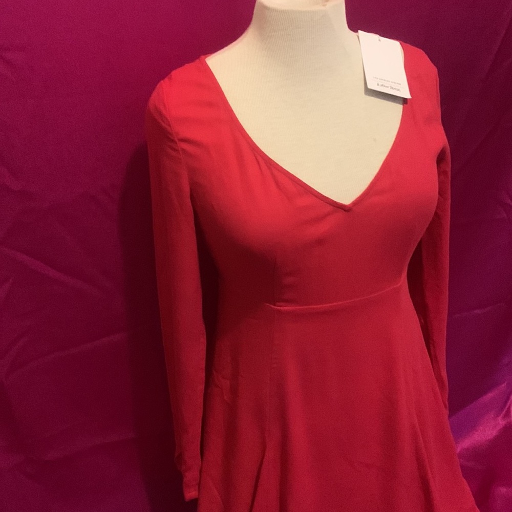 NWT Designer Los Angeles Atelier size 2 fits like M.long sleeve red flowy
